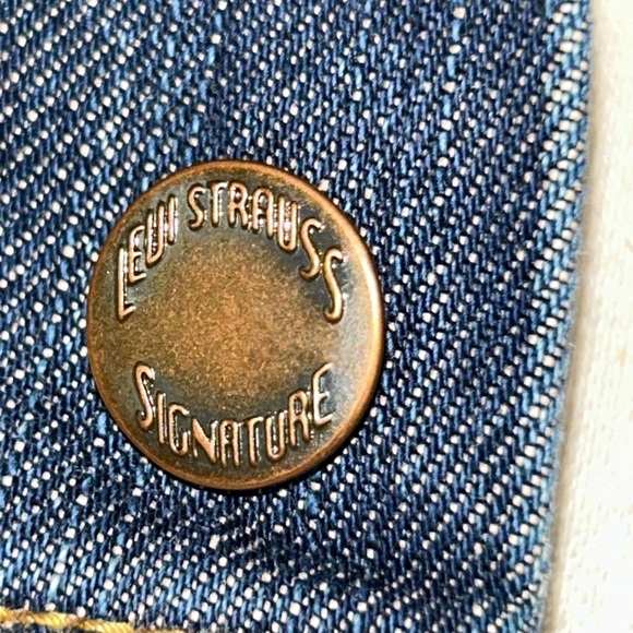 Vintage Levi jean jacket - Picture 8 of 11